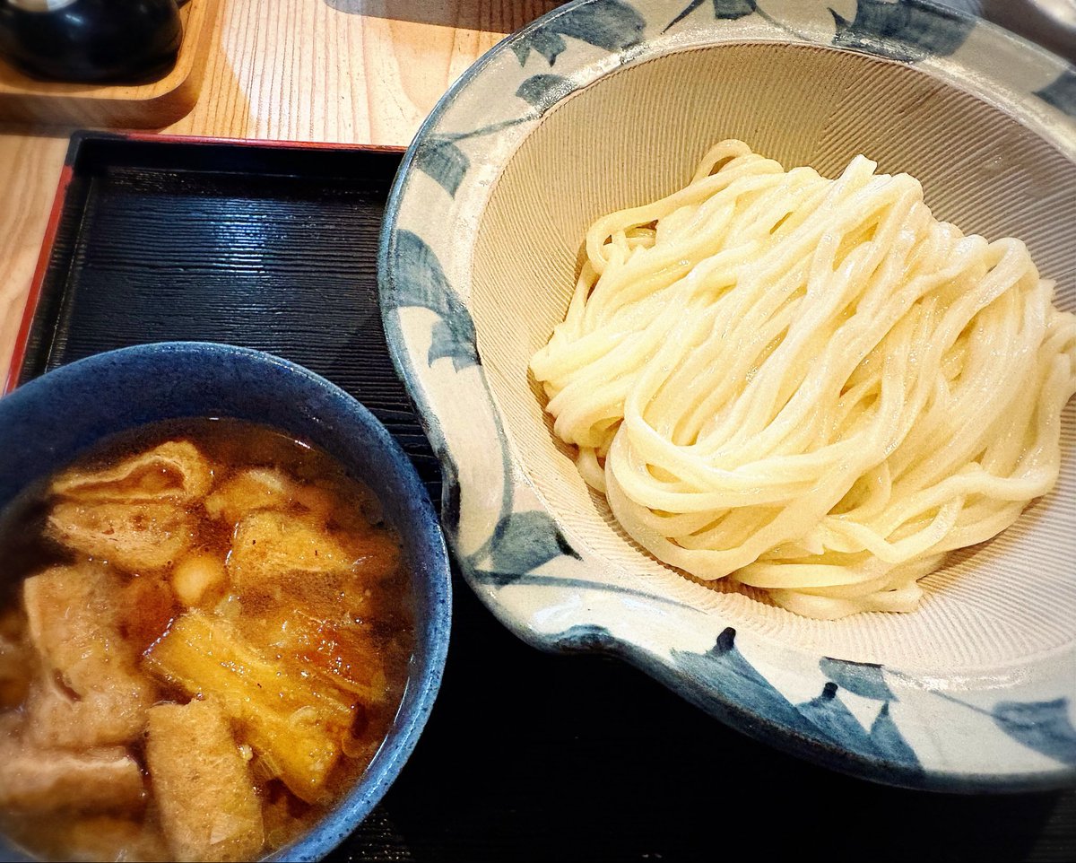 kyamada1502's tweet photo. 週末に娘と川福へ。安定の美味しさです。

冷たいうどんを熱々の鴨汁でいただきました！ヽ(´▽｀)/
いつもの納豆オムレツはもちろんマストですが、今回は豚とキャベツの辛味噌炒め(回鍋肉)も注文！とても美味しかったです。 https://t.co/Jklym6XTgS