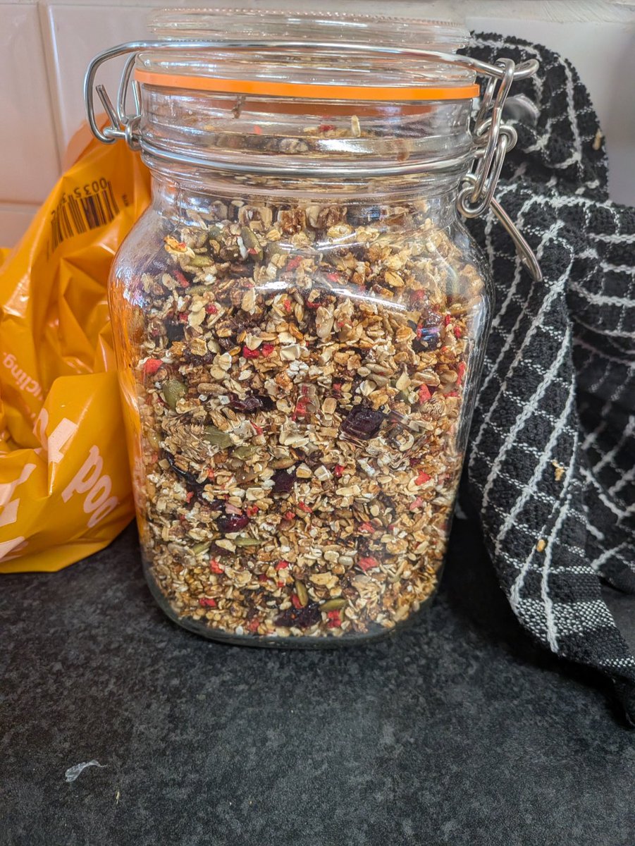 kekicooks's tweet photo. homemade granola 🥣 also from a while ago https://t.co/OBKPfIX19M