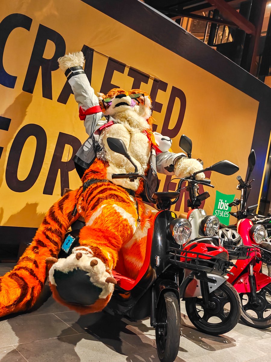 Noodelicious_'s tweet photo. #iwag 2026 Photodump 😁
See you next con, probably Furum! 🥰

If you can, please help tag any of the other suiters if I missed some. Thankssssss ^^

📷@lilKharjo
.
.
.
.
.
#furry #fursuiting #fursuiter #furcon https://t.co/iWjivSsME3
