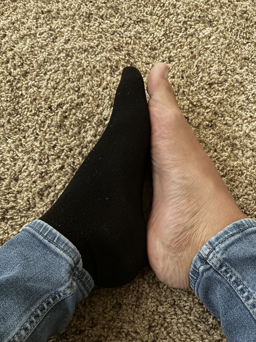 JsPrettyFeets's tweet photo. Which one yal like more? Her feet are so sexy in black socks #latinafeet #feet #socks #footfetish #feetfetish #footworship #toesucking #footjob #prettyfeet #soles https://t.co/w0IZGA5qCr