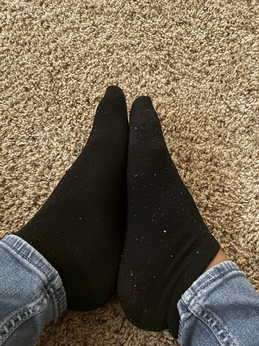 JsPrettyFeets's tweet photo. Which one yal like more? Her feet are so sexy in black socks #latinafeet #feet #socks #footfetish #feetfetish #footworship #toesucking #footjob #prettyfeet #soles https://t.co/w0IZGA5qCr