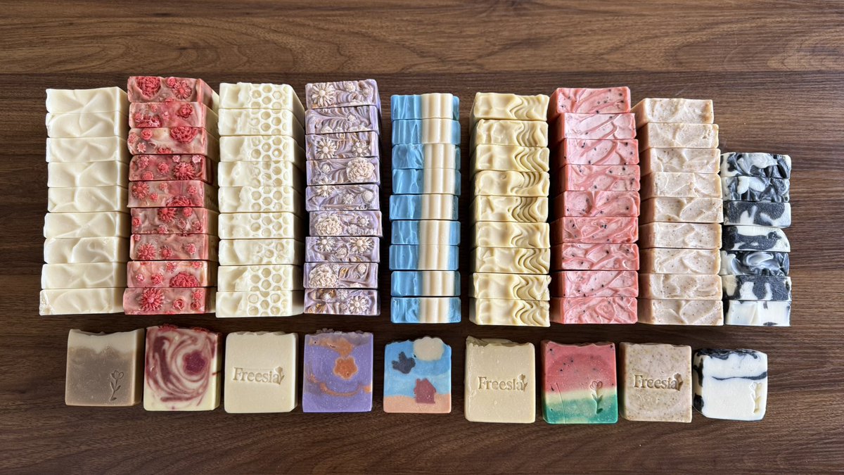 Freesia_soap's tweet photo. الصابون الطبيعي عالم من الفن و الإبداع 🌿💛 https://t.co/SCO9uCdNld