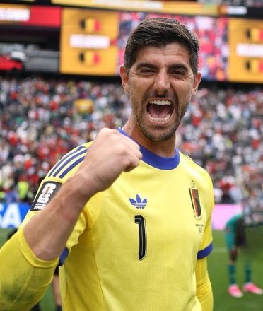 lejournaldureal's tweet photo. 🚨 Thibaut Courtois N’EST PAS blessé.

C’était une FAUSSE ALERTE.

Il a passé des examens aujourd’hui et tout va BIEN, rapporte @marca https://t.co/JdLmpB7Sgc