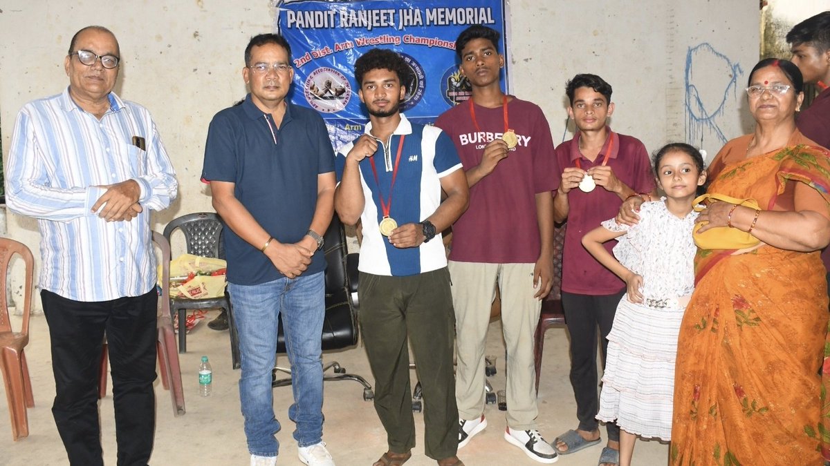 bnoraonjas's tweet photo. गोड्डा @ पंडित रणजीत झा मेमोरियल 2nd Dist Wrestling Championship की झलकियां । https://t.co/6GRWNDnT9N