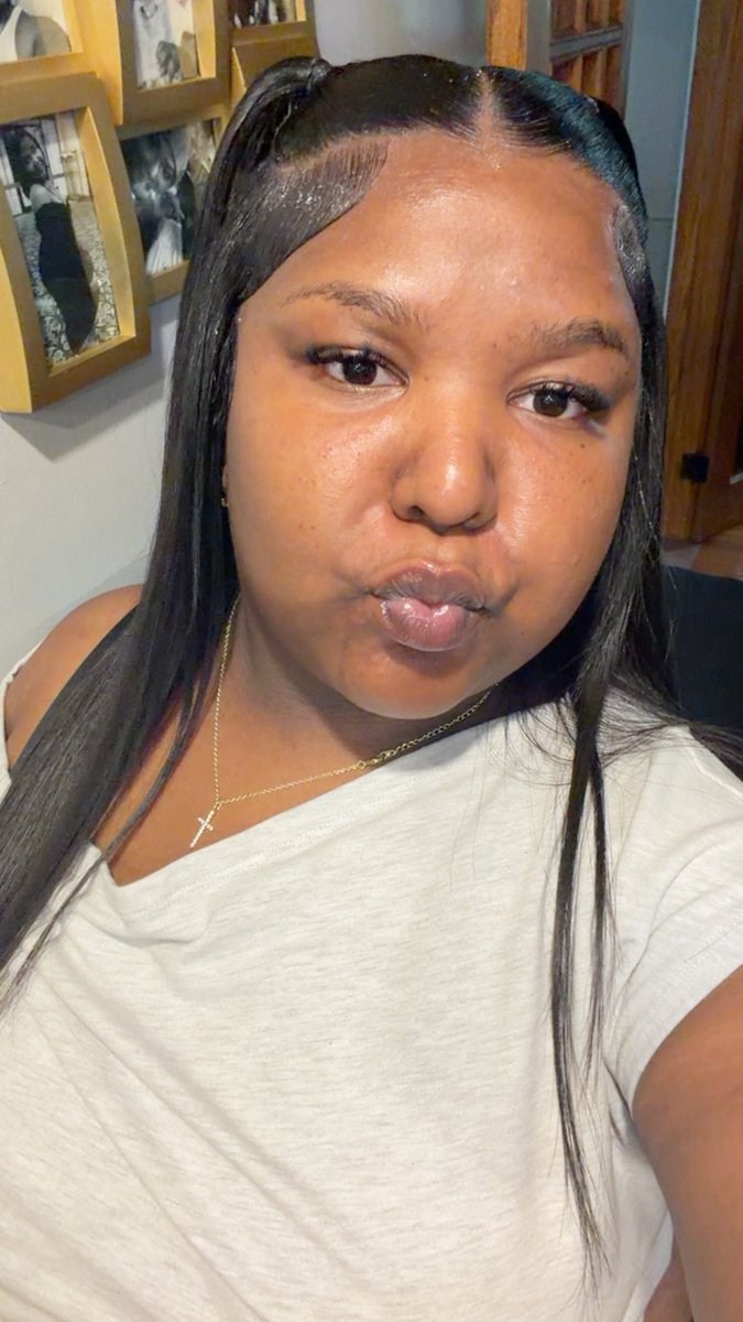 Brooklyn3333333's tweet photo. bareface 💋 https://t.co/CZlJmjOemb