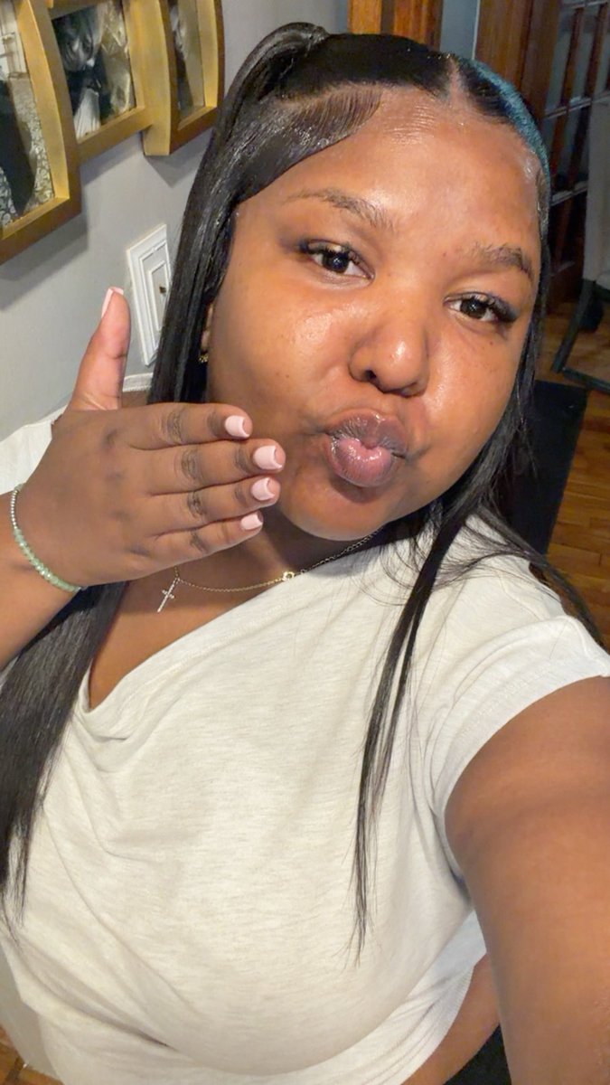 Brooklyn3333333's tweet photo. bareface 💋 https://t.co/CZlJmjOemb