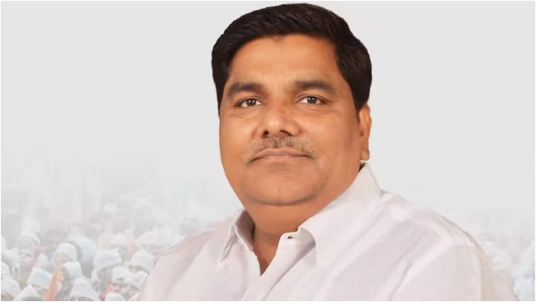 KreatelyMedia's tweet photo. He is a terr0rist

He KiIIed IB officer Ankit Sharma

He burnt Delhi

He was planning for Massacre of Hindus.

Will Aam Aadmi party apologise to entire nation ? https://t.co/OlhO4CqP3B