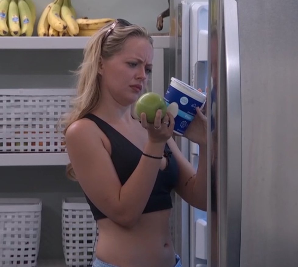barlowxposed's tweet photo. melody reported looking good asf again, thats all thank you #BB28 https://t.co/C0TMYcTYyy