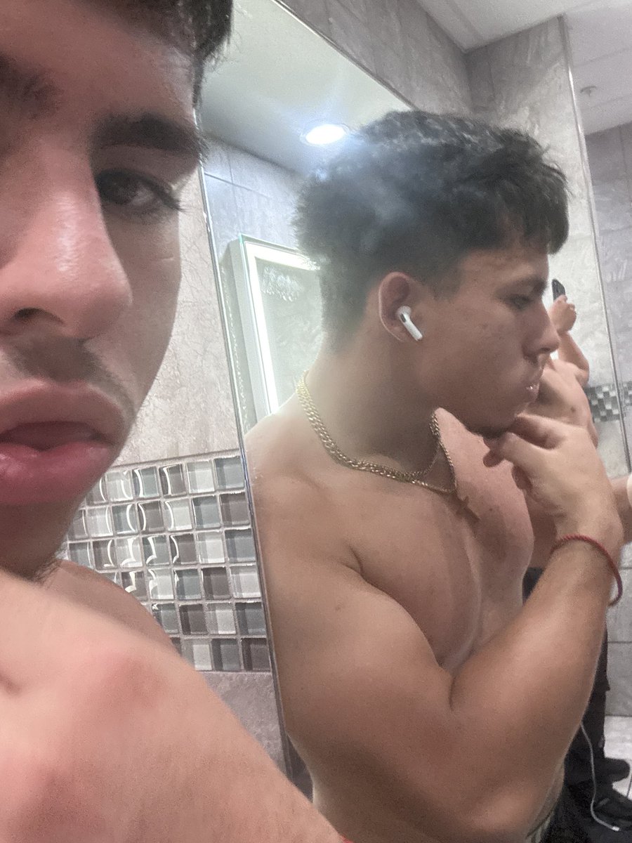 excusezs's tweet photo. #latino #straight #eptx #eptx915 #viral #virałpost #viralvídeo https://t.co/4foIdcZ7m1