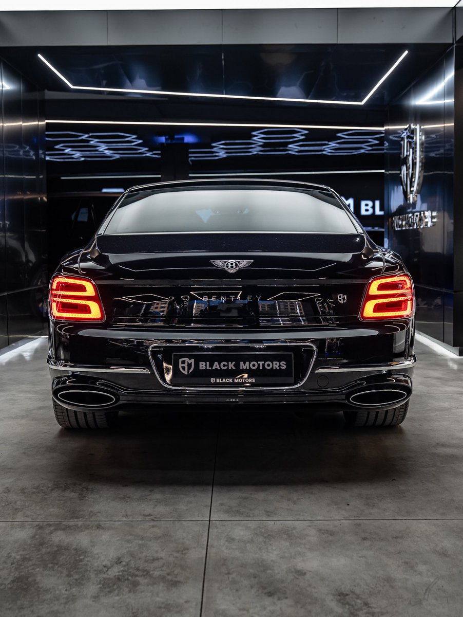 nocarcontext's tweet photo. Bentley Flying Spur W12 🖤🖤 https://t.co/q5KSYEj8tz