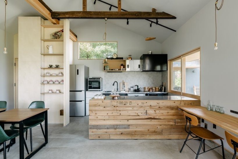 designboom's tweet photo. hidden behind a family home, abandoned timber outbuildings find a #secondlife.

#coilkazuterumatumura architects transforms the forgotten structures into a shared #kitchen and community space, proving that the most meaningful architecture often begins with what already exists.
https://t.co/YRybxlJFOC
#architecture #adaptiveReuse #japan