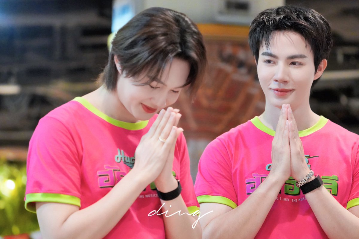 xiaoxiaoding828's tweet photo. 💙🧡

#มนต์รักฮักอีหลี 
#HUGELheeTheMusical 
#ZeeNuNew #ZeePruk #NuNew https://t.co/pX0lvRxlLa