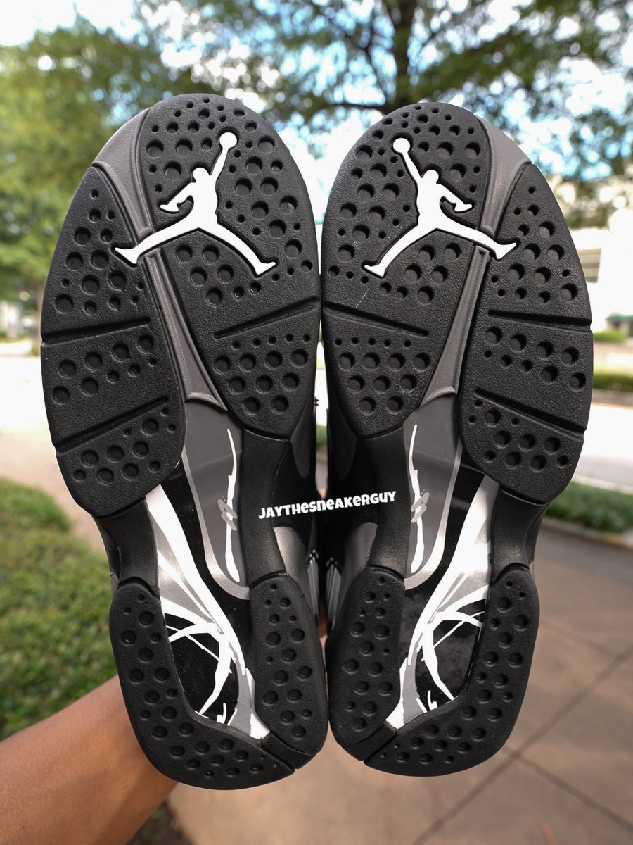 ModernNotoriety's tweet photo. IN-HAND: Air Jordan 8 "Chrome" 2026 ✨

🗓️ September 12th
🏷️ $215 https://t.co/meTppx9CvF