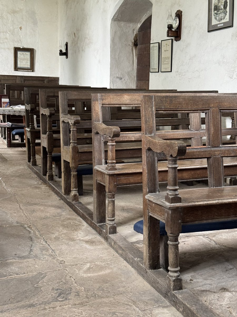 jhjparker's tweet photo. The wonderful barley twist turnings of #StMary #MonningtonOnWye all from the rebuilding of the Chancel in 1679/1680 by Uvedall Tomkyns and his wife Mary - untouched ever since. https://t.co/rv3hxNRqIO