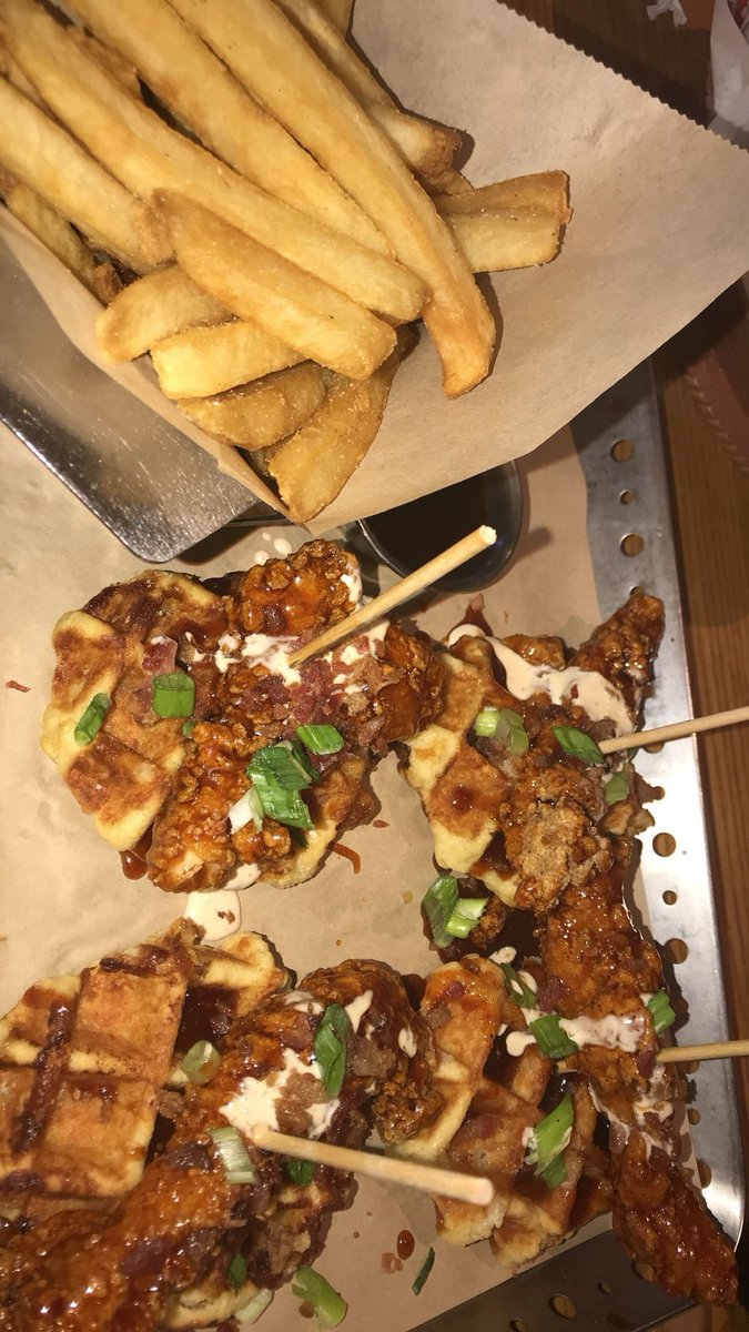 Josh_Minaj2's tweet photo. I miss @Chilis Chicken &amp; Waffles so bad🥹🥹❤️ https://t.co/OOxvMOP2rK