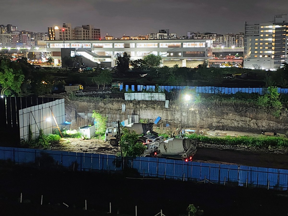 gd_lucifer's tweet photo. Late night construction near Wakad station, causing trouble to nearby residents.

@pcmcindiagovin @mohol_murlidhar @pulse_pune @PuneCityPolice https://t.co/rMQj7NgDPg