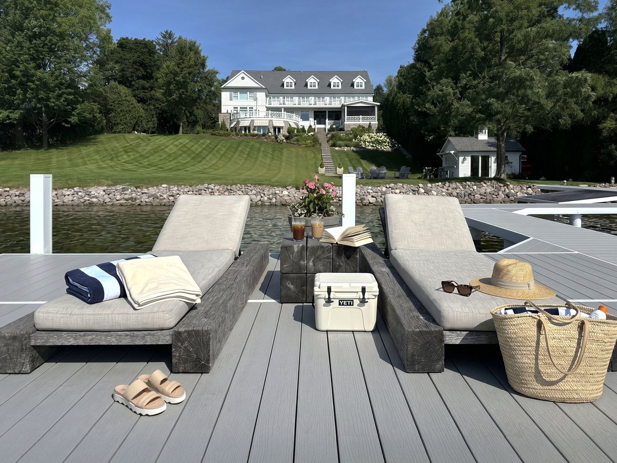 SummersetMarCon's tweet photo. Leave the emails. Leave the schedule.

Bring the book. Bring the coffee.

Stay awhile. ☀️

https://t.co/NSSdp0wQeW

#LakeLife #SummersetMarine https://t.co/aiwNspqMVY