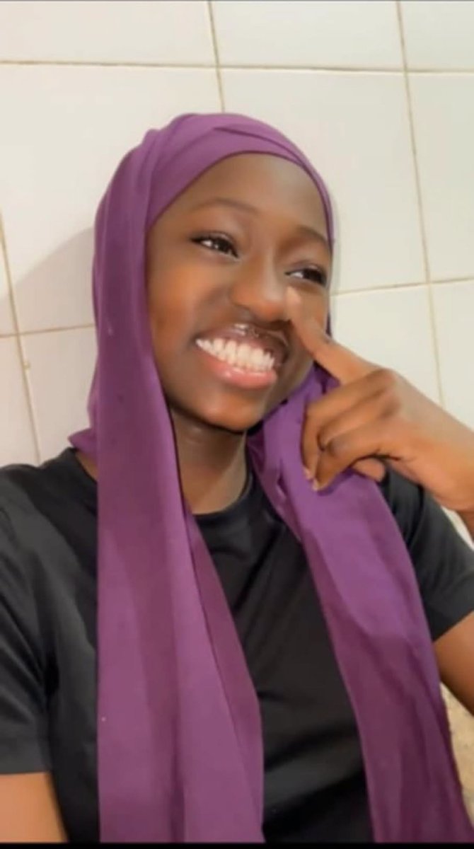 Assane_Fall_Off's tweet photo. 🚨Avis de recherche🚨
Cette fille habite a keur massar ! Un de nos followers vient de m’envoyer sa photo et dit être son voisin avec elle !
Sa famille n’a plus de ses nouvelles depuis le mardi passé et ça devient inquiétant surtout que ces temps ci, où on note une insécurité totale et partout à travers le pays !!
Si vous pouvez partager le maximum pour soulager sa famille