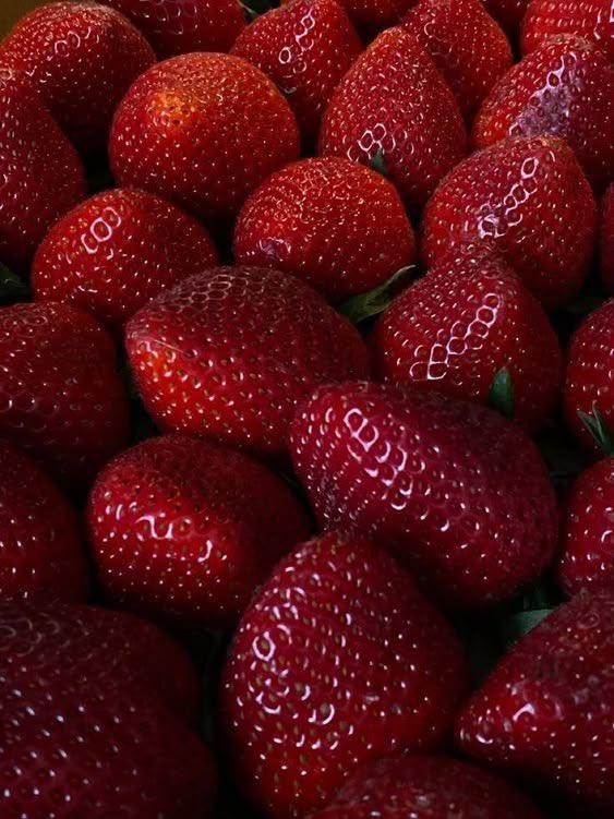 Superwomanwx's tweet photo. Strawberry or mango? https://t.co/Eb9CK2WsH1