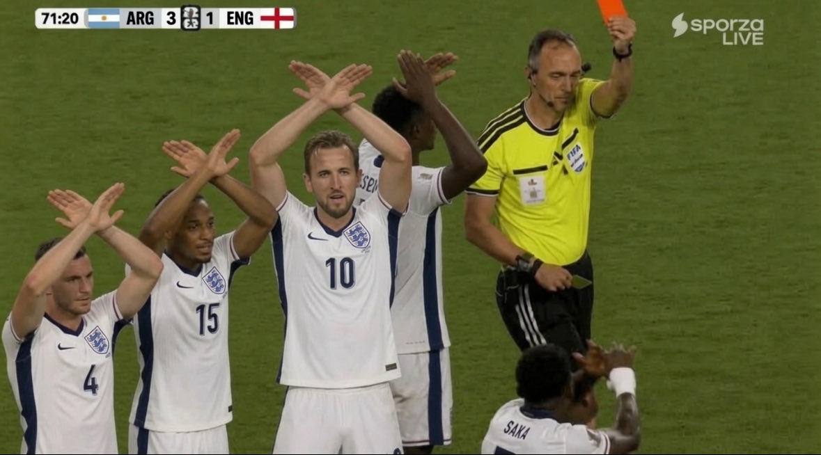 TheSaviour's tweet photo. 🏴󠁧󠁢󠁥󠁮󠁧󠁿🇦🇷Leaked photos from the upcoming England vs. Argentina match. https://t.co/vC1Wq1E8oA
