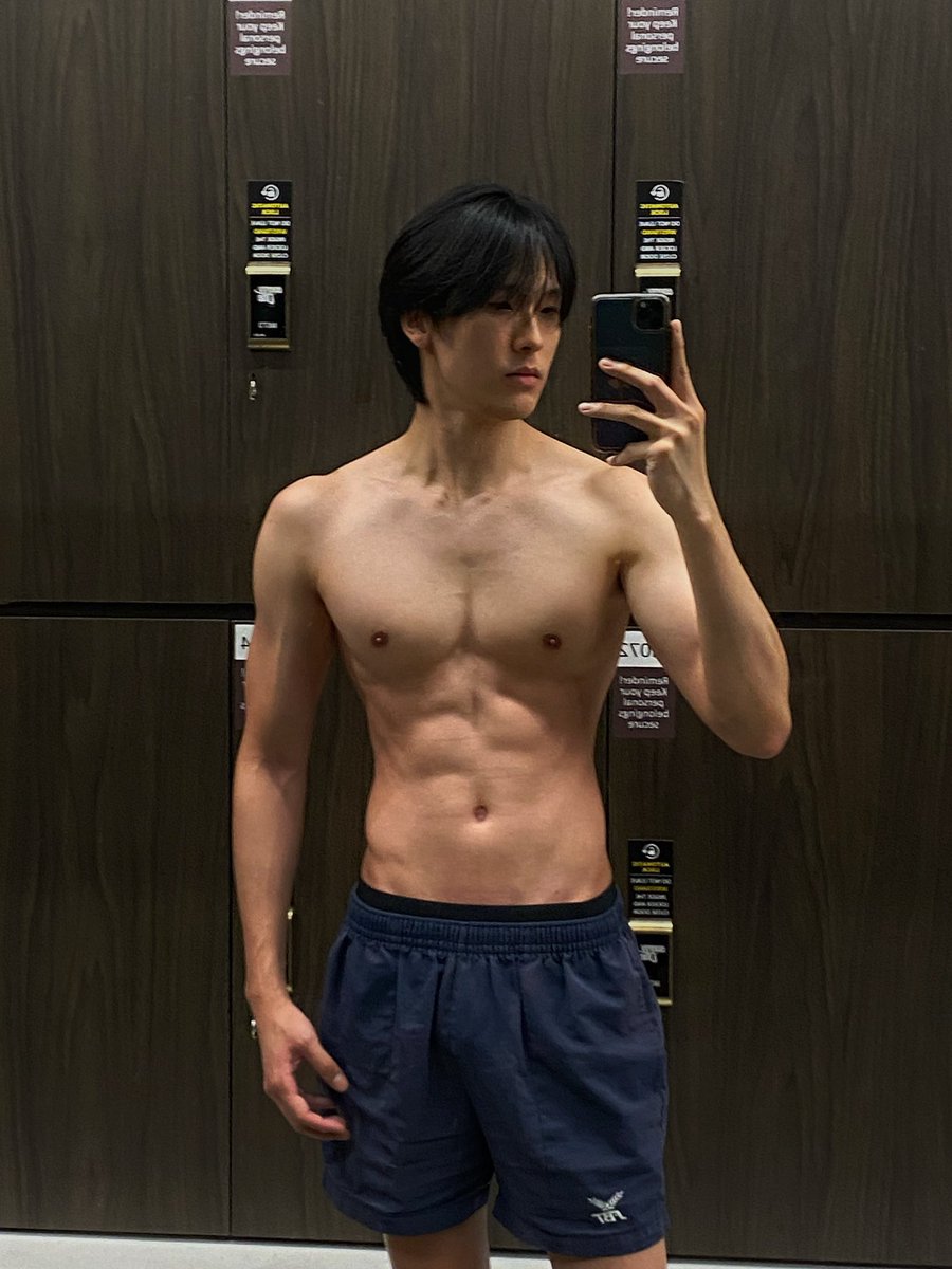 chuaaloysiuss's tweet photo. back to the abs routine :> goal is to get back down to 5% bf 🥹 https://t.co/Qaf1l6tvZ3