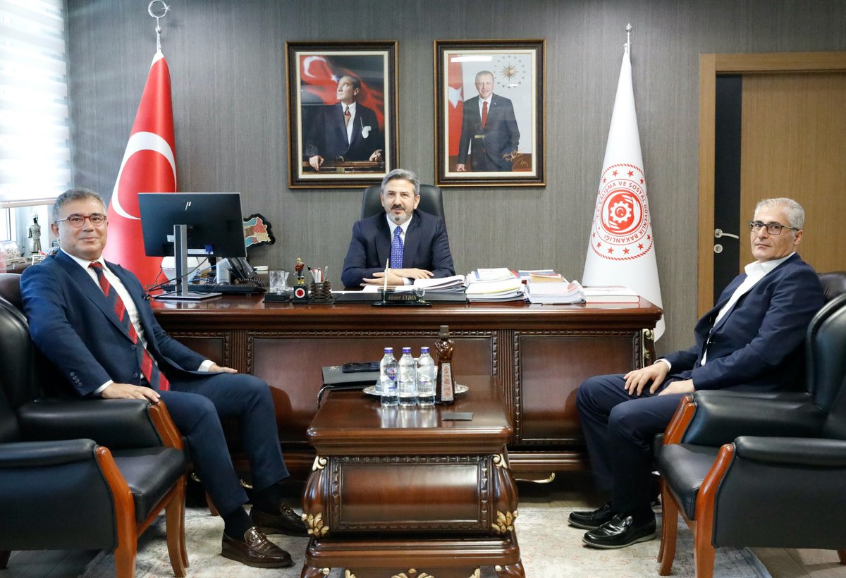 AhmetAYDIN_02's tweet photo. AK Parti Adıyaman İl Başkan Yardımcısı Sayın Fehmi Yılmaz, AK Parti Kurucularından ve Adıyaman Ramada Otel Sahibi Sayın Zeki Akgün, Avukat Sayın Hasan Ayaz ve kıymetli misafirlerimizle bir araya geldik.

Adıyaman’ımıza dair değerlendirmelerde bulunarak karşılıklı istişarelerde bulunduk. Kıymetli ziyaretleri ve samimi sohbetleri için kendilerine teşekkür ediyor, çalışmalarında başarılar diliyorum.