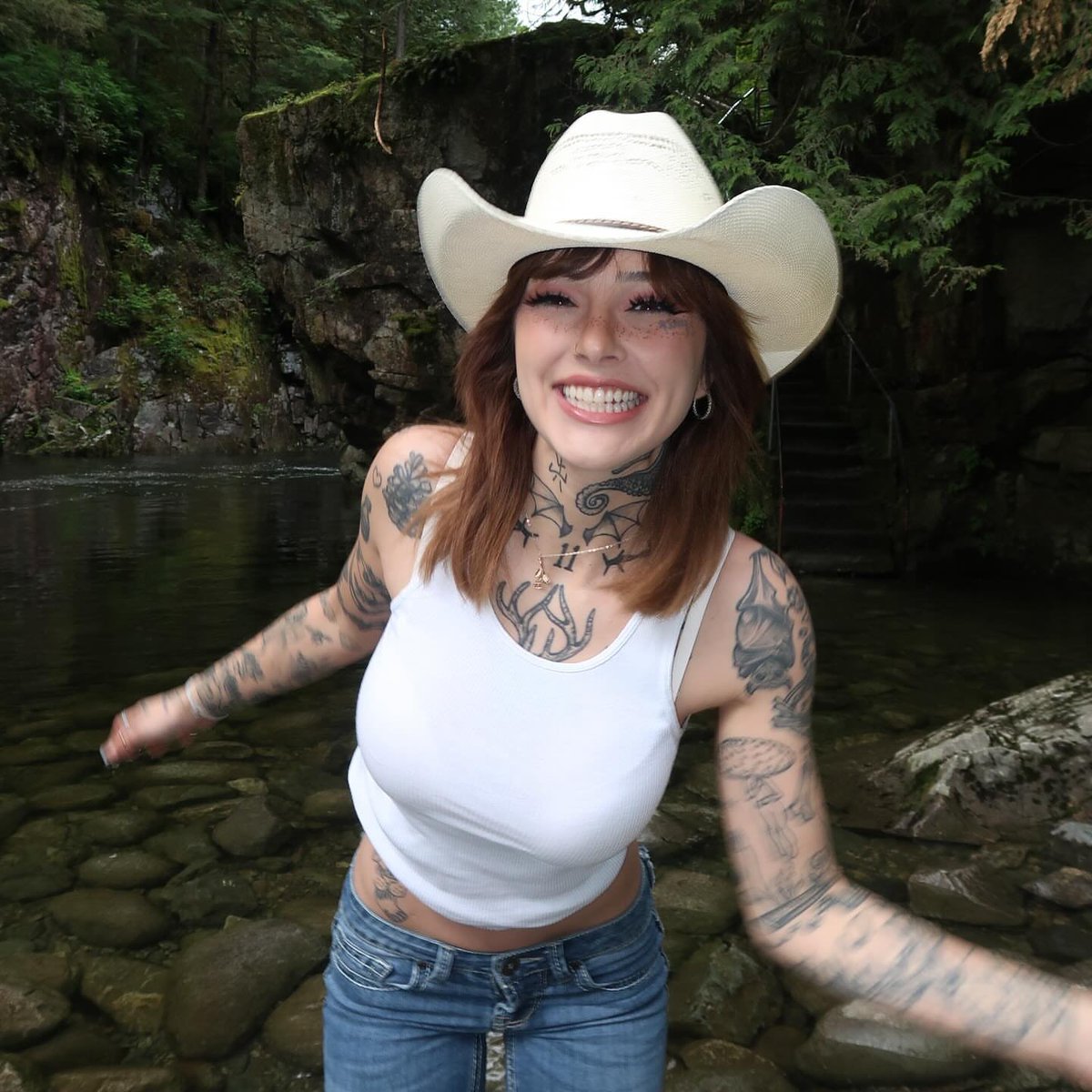 stcrsh1ne's tweet photo. celeste woods ↟𖠰˚☀︎ᨒ↟𖠰

nature enthusiast. alternative cowboy. extroverted; social butterfly. smells like the woods &amp; rain. silliest girl ever. horse caregiver. girl from texas. 

21+ | minors don't interact 

https://t.co/Pl5eaQFR16

↻+♡ https://t.co/KAfjLo1Y4b
