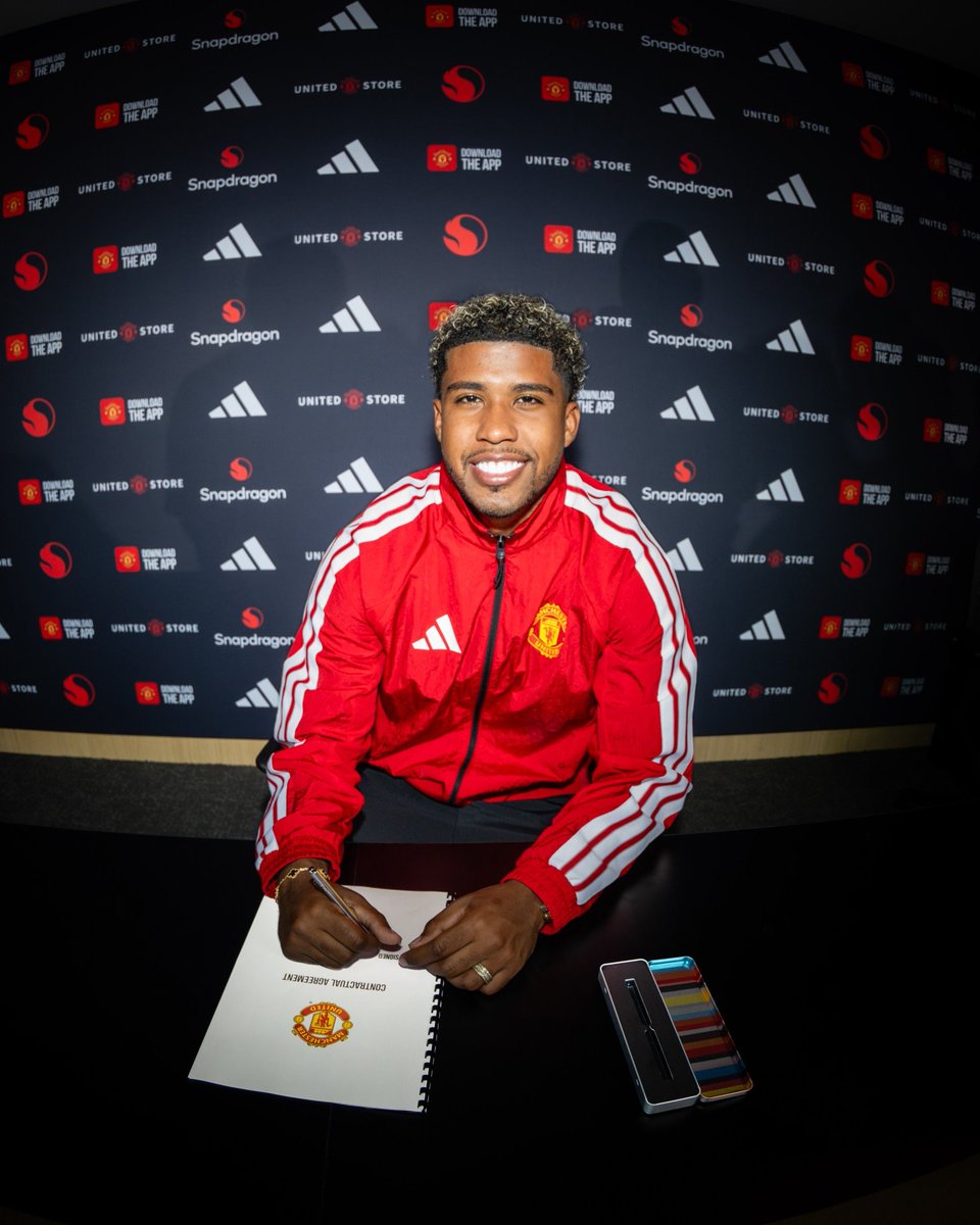 UtdDct's tweet photo. 🚨 OFFICIAL: Andrey Santos signs for Manchester United

Manchester United have completed the signing of Andrey Santos from Chelsea on a deal until June 2031.

[@ManUtd] #MUFC https://t.co/aKLvBawoce
