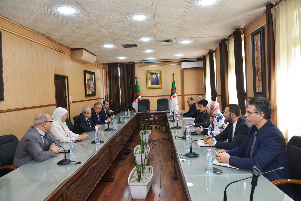 EducAlgerie's tweet photo. بتكليف من وزير التربيةالوطنية،الدكتور محمد صغير سعداوي، أشرف رئيس ديوان وزارةالتربية الوطنية،مساء اليوم بمقر الوزارة بالمرادية،على مراسم التوقيع على اتفاقيتين مع الاتحاد الجزائري لشركات التأمين وإعادة التأمين.خدمات تأمينية لفائدة مستخدمي ومتقاعدي القطاع...
https://t.co/MaRlomXD6u https://t.co/77i10QcepU