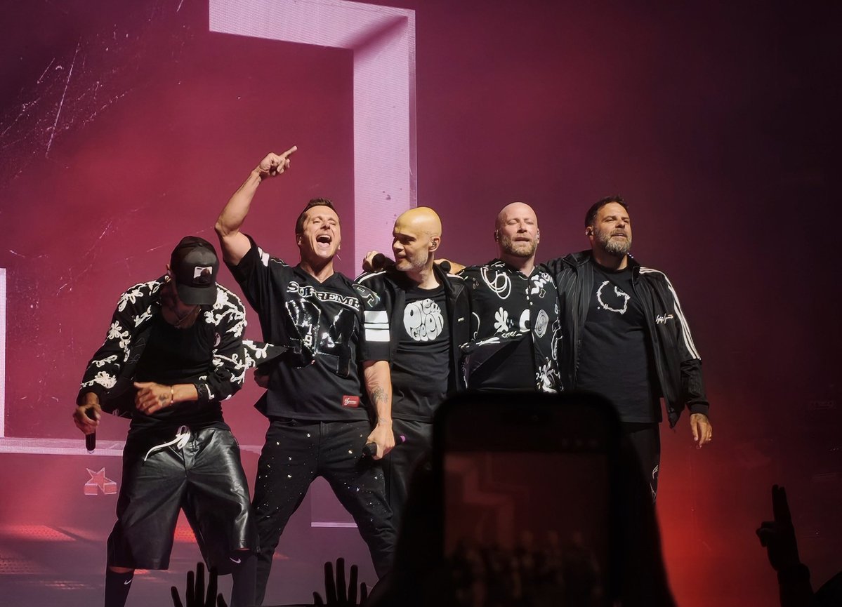 BoyBandGirlBe's tweet photo. @itsfiveofficial 
What a blast Amsterdam was 
🥰🎉 https://t.co/Nc9krajjcq