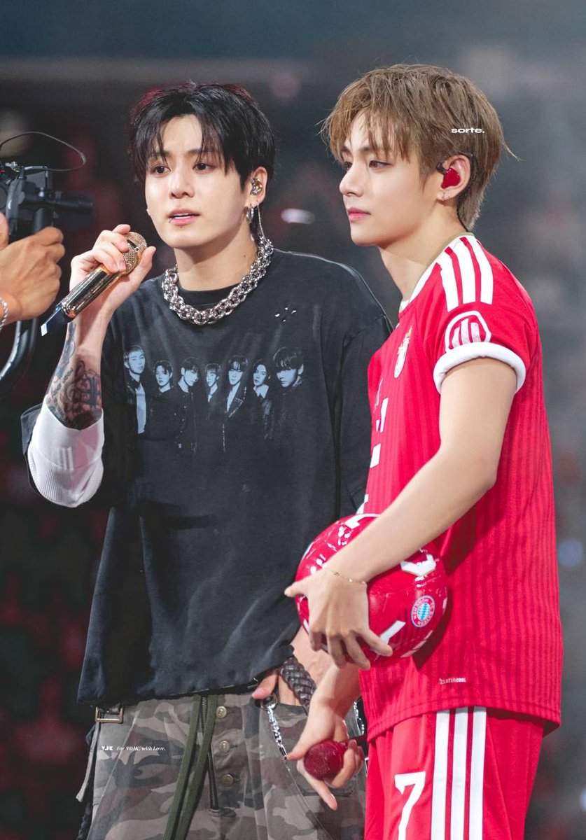 NatKor12's tweet photo. Taehyung Jungkook forever 💜💜💋 https://t.co/blbpxBDsdf