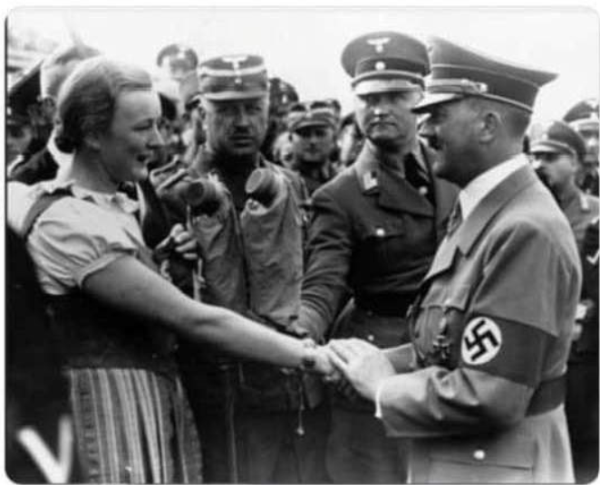 FranceRsistanc1's tweet photo. 🚨BOOM🚨👁‍🗨🇩🇪⚡️Photo de la grand-mère d'Ursula von der Leyen avec Adolf Hitler...💥🪃⏰

🚨BOOM🚨👁‍🗨🇩🇪⚡️Photo of Ursula von der Leyen's grandmother with Adolf Hitler...💥🪃⏰ https://t.co/ath5ncRDH9