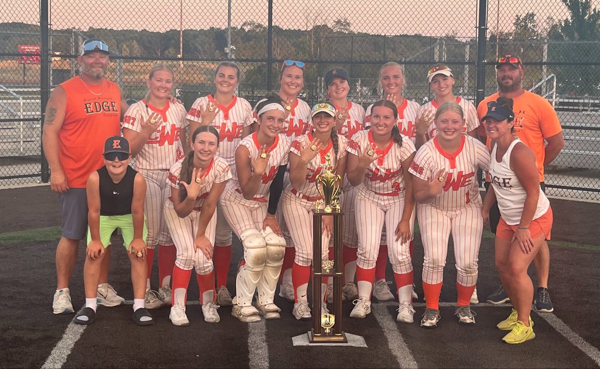 CW_Edge_08's tweet photo. Was a super warm weekend and the girls battled through heat and 7 games games to pull off the big “W”!!! 

@packwsoftball @UWLSOFTBALL @MarianSoftball @BlugoldCoachH @AlvernoSoftball https://t.co/eZKKezudi8