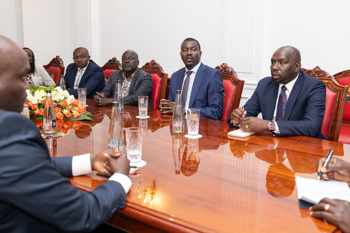 WilliamsRuto's tweet photo. This evening, I hosted leaders from Elgeyo-Marakwet, Uasin Gishu and Nandi counties to discuss the upcoming Mashujaa Day celebrations to be co-hosted by the three counties in Eldoret City.

Considering the symbolism of the occasion, I urged the leaders to involve all the stakeholders in preparation of the national event.