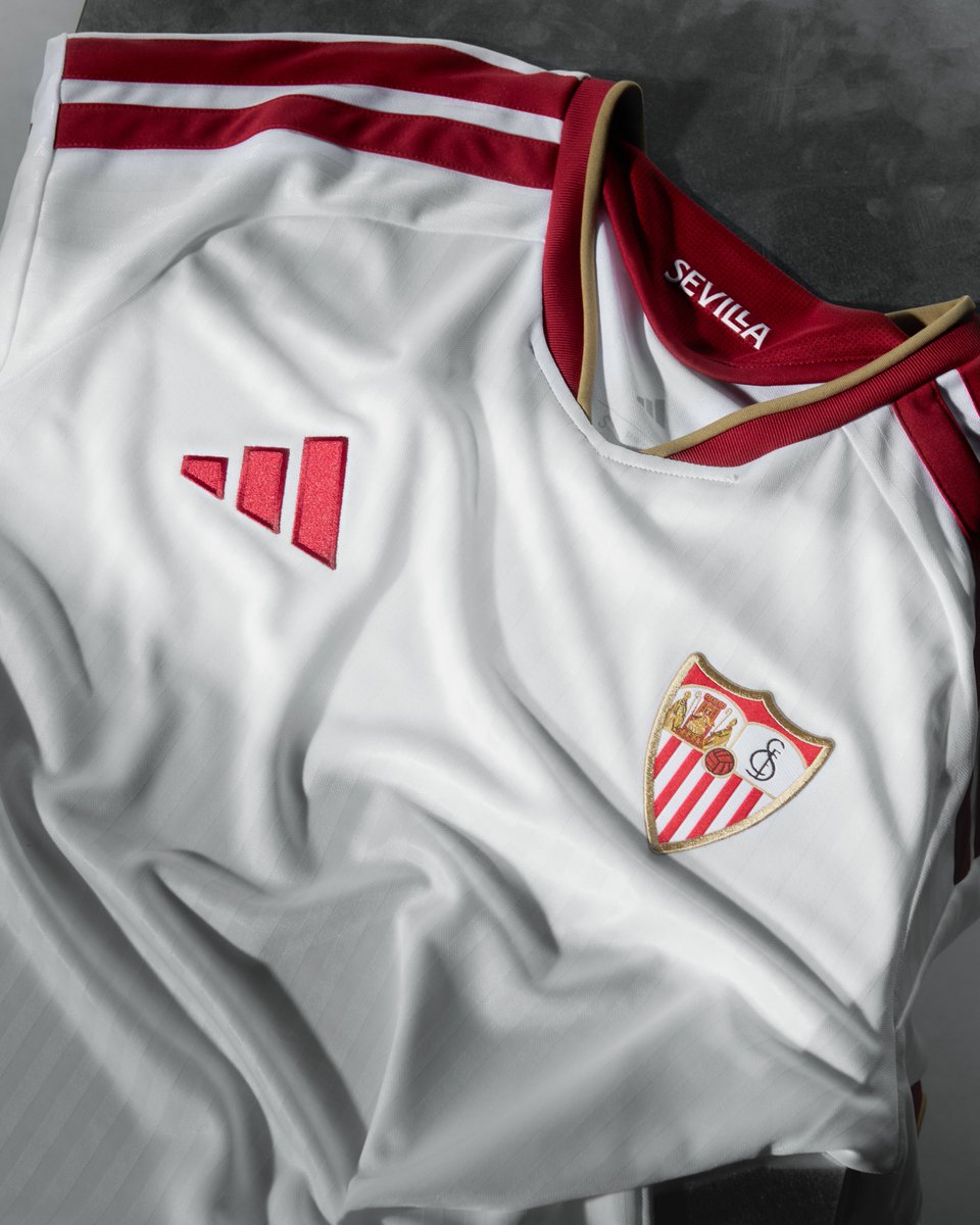 SevillaFC's tweet photo. 𝑬𝒍𝒆𝒈𝒂𝒏𝒕𝒆 😍​

#SiempreConOrgulloSevilla https://t.co/nRd3yV2quu