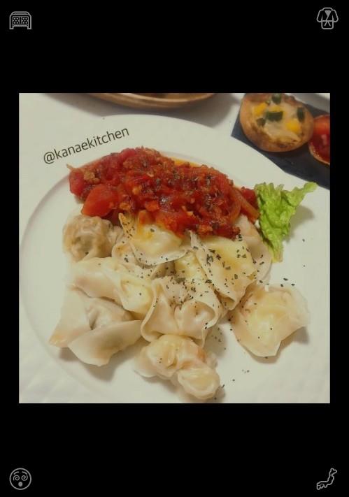 chainz_oz's tweet photo. Oliver 狼吞虎咽地吃掉了零食，随后蹭着女孩的腿，喵喵叫着讨要更多。女孩再次笑了起来，她的母亲在一旁微笑注视着。母亲说道：“她已经连续好几周一直想来这里了，她非常喜欢猫，但我们家里不能养。” https://t.co/Xa47kynXeb