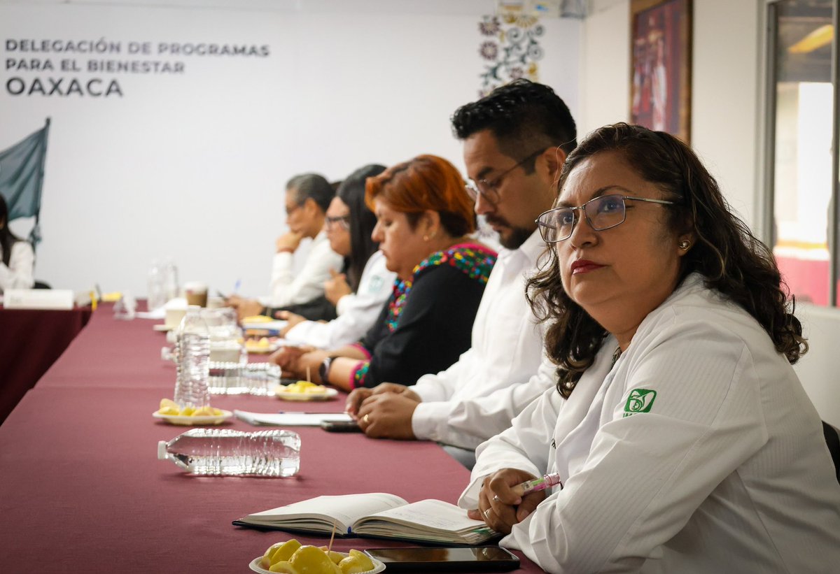 NancyOrtizOax's tweet photo. Continuamos instalando la #MesaEstataldeSalud cada lunes. Como desde el primer día, nuestro objetivo sigue siendo brindar atención médica de calidad a la población más vulnerable.

Reconozco la suma de esfuerzos de @Tu_IMSS, @IMSS_Bienestar y @ISSSTE_mx para seguir avanzando en esta encomienda.