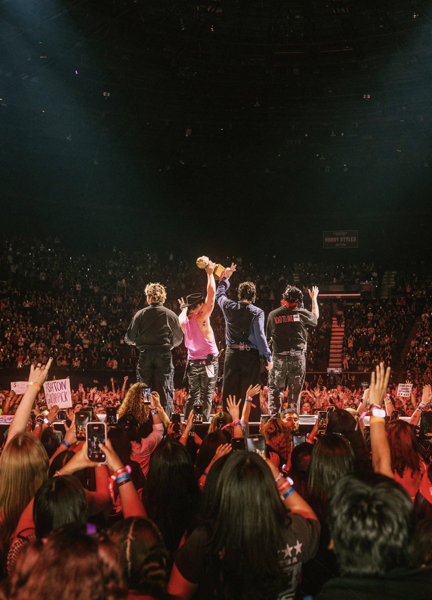 5 Seconds of Summer tweet media