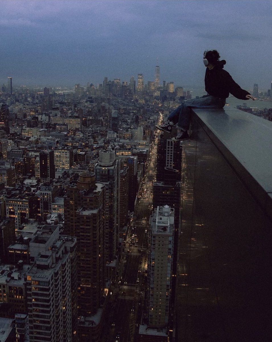 YuraForrat's tweet photo. PHOTOS I TOOK IN NEW YORK
THAT I CONSIDER ALMOST PERFECT. https://t.co/ukLMWYQXok
