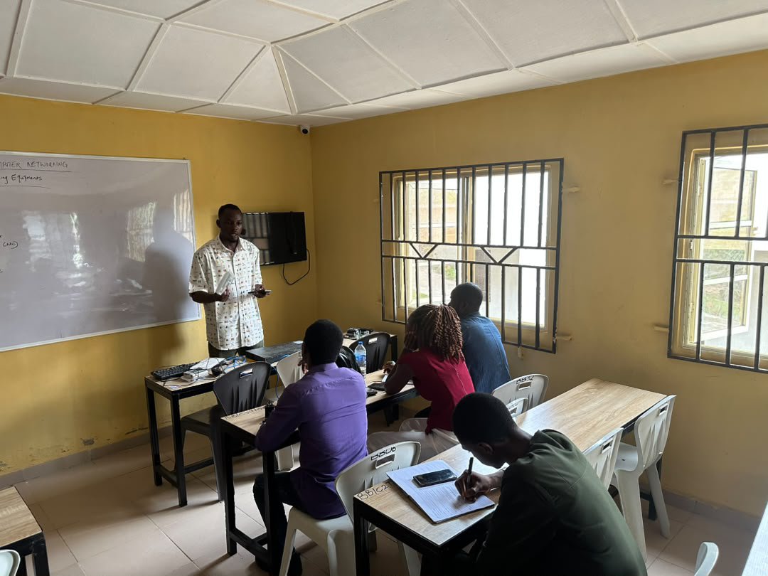 temitope_abe's tweet photo. Week 3  of the FME TVET program, and we just kicked off practicals for Computer Networking &amp; System Installation! 💻🛠️
​Today was all about the basics: networks (LAN, WAN, MAN, PAN) and hardware. https://t.co/ZrUiaqC79u