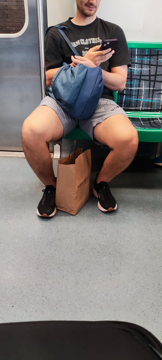 dreamstursp's tweet photo. Os prazeres do transporte público. Voltar pra casa com esse visão, privilegiada. https://t.co/4foWRFuwB8