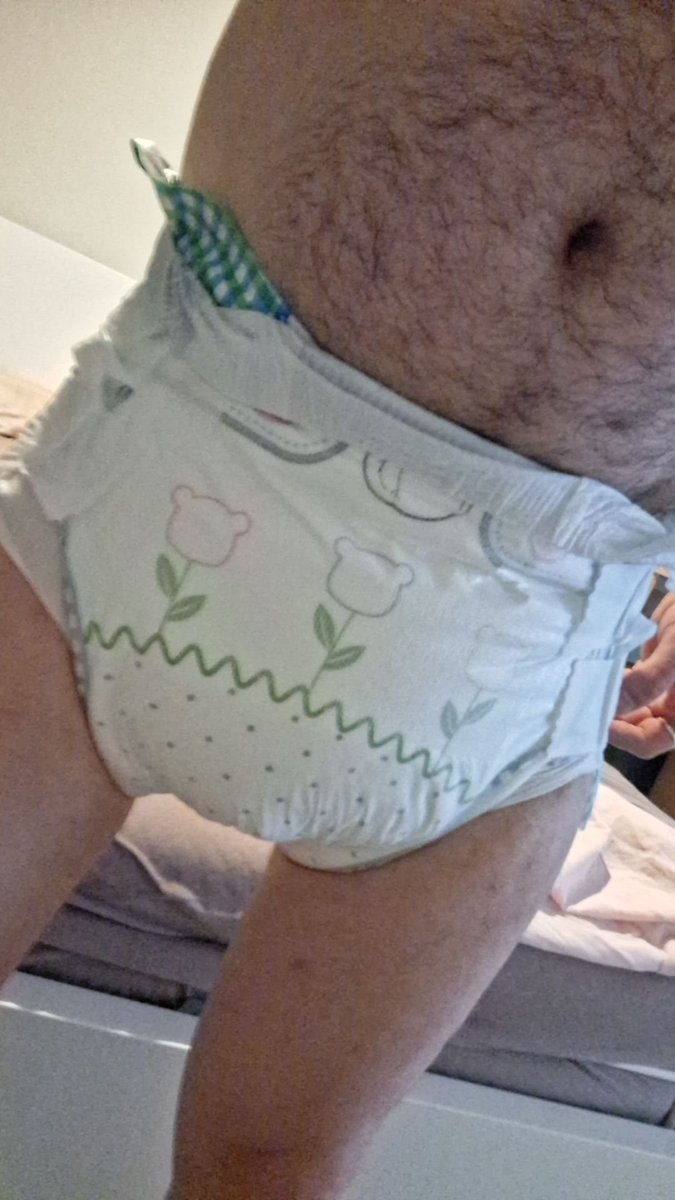 BEdiaperboy98's tweet photo. 1 booster, 1 little paws, 1 booster n this one. We go for a lot of soggy babbing today 🙈🙈 https://t.co/via84aH8xz