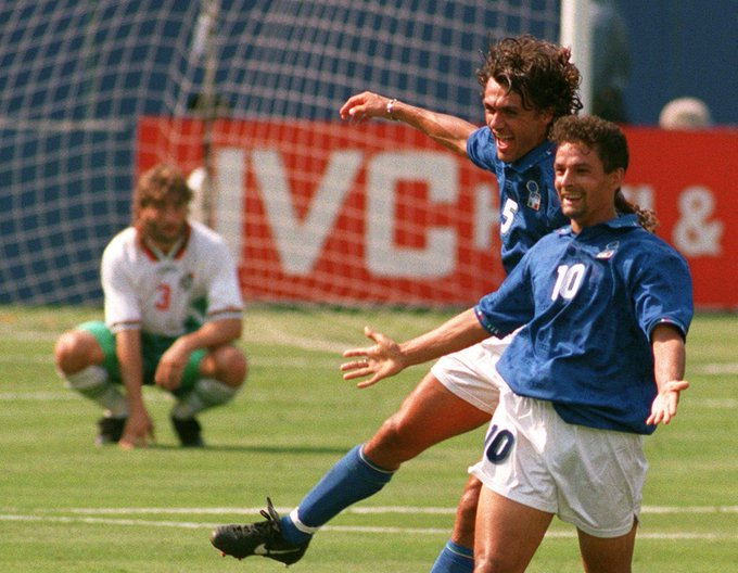 OleehSport's tweet photo. 🇮🇹✨ في مثل هذا اليوم عام 1994.. تألق روبيرتو باجيو يقود إيطاليا للنهائي بعد الفوز على منتخب بلغاريا بنتيجة 2-1 في نصف نهائي كأس العالم 1994. 🔥🇮🇹
#WorldCup #Italy #Baggio https://t.co/35CkV3GlxO