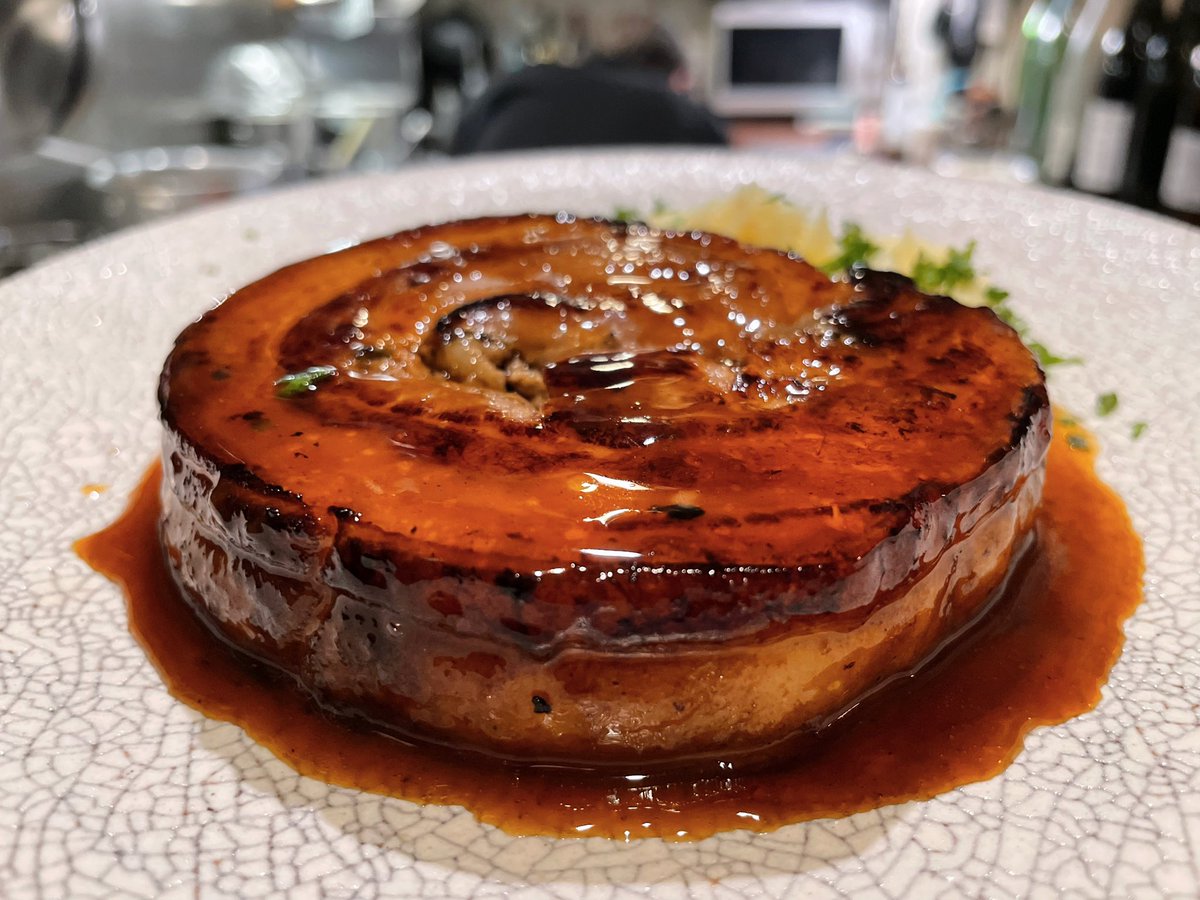 vinosake's tweet photo. 三軒茶屋フィレンツェサケです🇮🇹🍶

本日、７月１４日（火）お席に余裕がございます！

人気メニュー✨
『ENIWA ROSSO豚のポルケッタ』

【予約状況】
7月14日（火）空席あり⭕️
7月15日（水）振替のお休み
7月16日（木）空席あり⭕️
7月17日（金）空席あり⭕️
7月18日（土）空席あり⭕️
7月19日（日）お休み
7月20日（月）空席あり⭕️
7月21日（火）ワインバー営業🍷19:00〜
7月22日（水）空席あり⭕️
7月23日（木）空席あり⭕️
7月24日（金）空席あり⭕️
7月25日（土）空席あり⭕️
7月26日（日）日本酒会のため貸切です🍶

【食べログ】https://t.co/tXYOMCC2Zq

【一休】https://t.co/NzQvWDeOu2

Firenze Sake フィレンツェ サケ
【営業時間】18:00〜24:00（Food L.O22:00  最終入店 23:00）
※22時からは、バータイムになります🍶🍷🌙

東京都世田谷区三軒茶屋2-10-14 昭和ビル1F奧
TEL 03-5432-9654

#フィレンツェサケ 
#三軒茶屋グルメ 
#日本酒女子 
#イタリア料理と日本酒 
#日本酒ペアリング