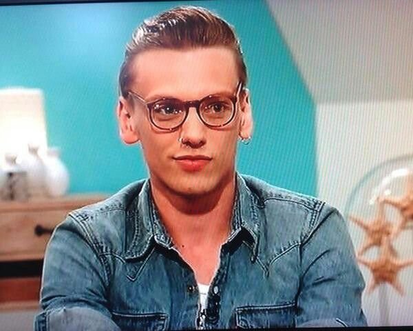 stella_85's tweet photo. Cutest and sexiest when wearing glasses. #jamietwt #jamiecampbellbower https://t.co/3h6dcQrwMu