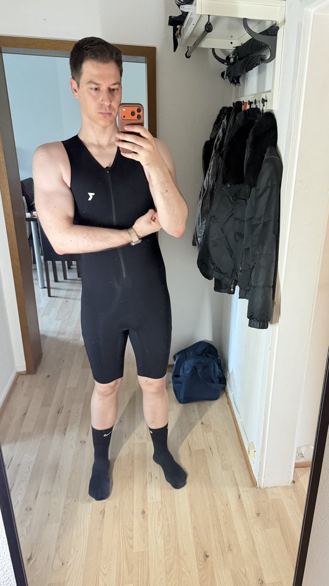 sneakzlad's tweet photo. Just some pits, biceps and Lycra for you guys. 
Say „thank you, Sir“ in the comments https://t.co/Et3nazG5Op