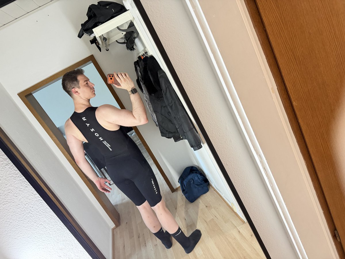 sneakzlad's tweet photo. Just some pits, biceps and Lycra for you guys. 
Say „thank you, Sir“ in the comments https://t.co/Et3nazG5Op