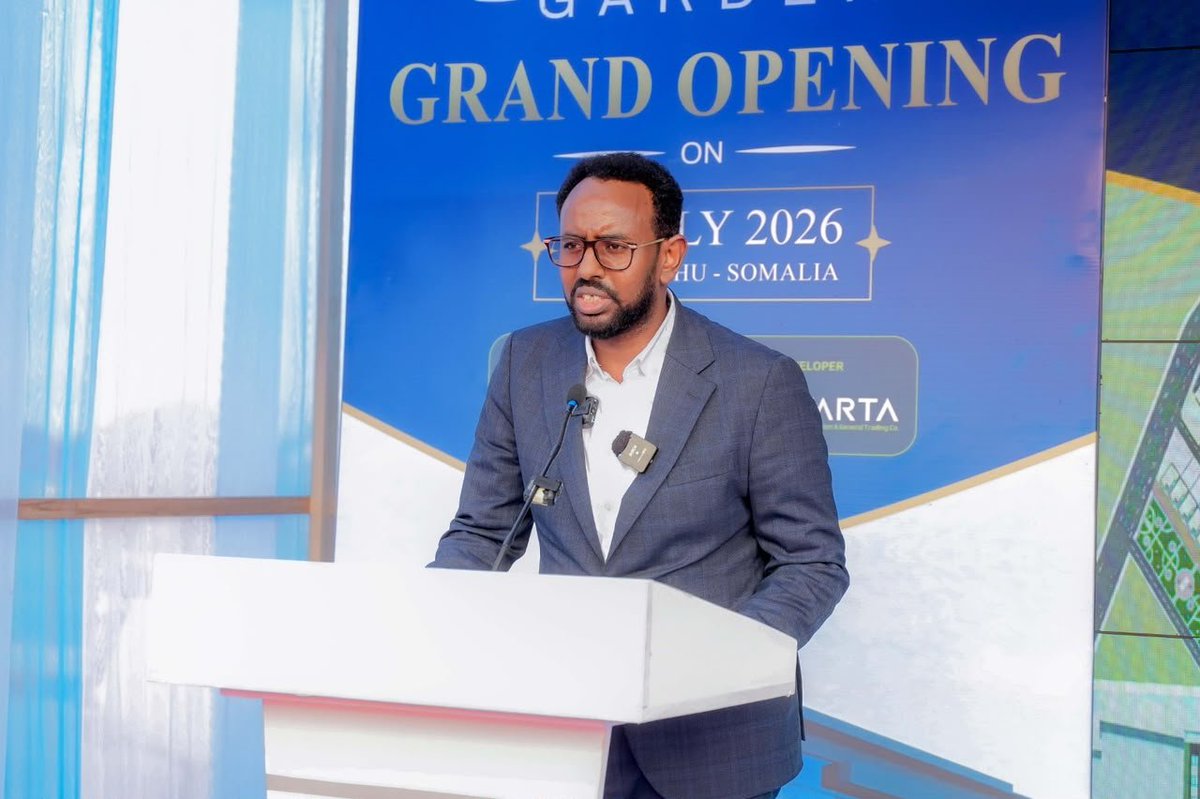 Mpwr_Somalia's tweet photo. The Minister of Public Works, Reconstruction and Housing of the FGS, H.E @AyubIsmailYusuf , today laid the foundation stone for a major development project and officially inaugurated a newly constructed road as part of the ongoing efforts to modernize the capital city, Mogadishu. https://t.co/2H5CLRE28G