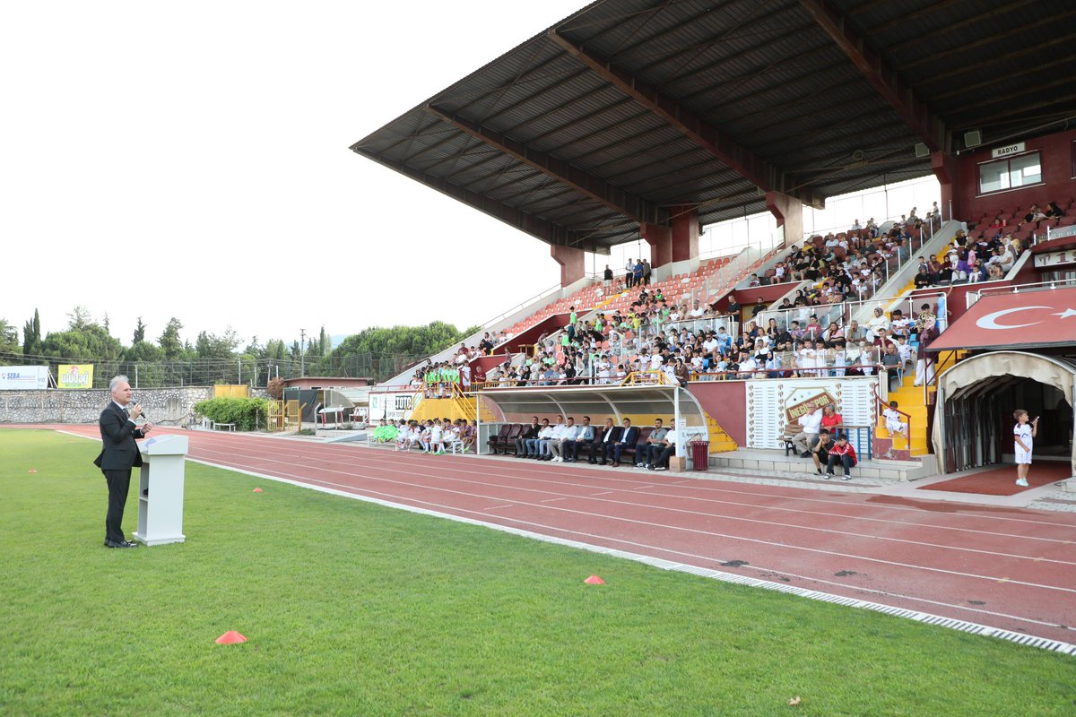 alpertaban16's tweet photo. 📍İnegölspor Yaz Spor Okulları’nın açılış programına katılarak geleceğimizin teminatı evlatlarımızın heyecanına ortak olduk.

⚽ Spor okullarımıza katılan tüm çocuklarımıza başarılar diliyorum. https://t.co/d5vJhqeiUM