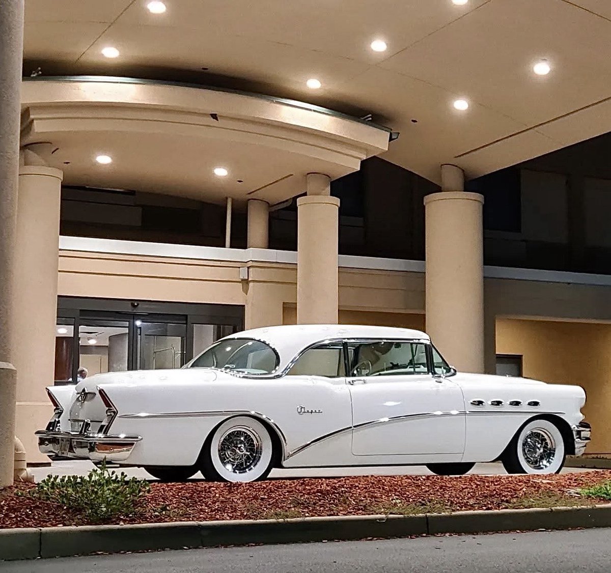 veronaway2's tweet photo. 1956 Buick Super - So good looking it's worth a second posting. https://t.co/MD4imIEy2X